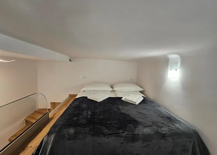 Studio Apartment Sviti Touras By Town Hall