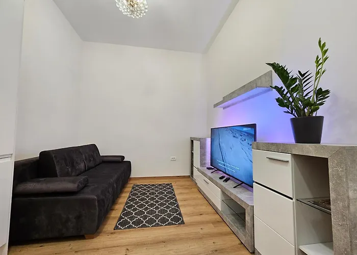 Studio Apartment Sviti Touras By Town Hall