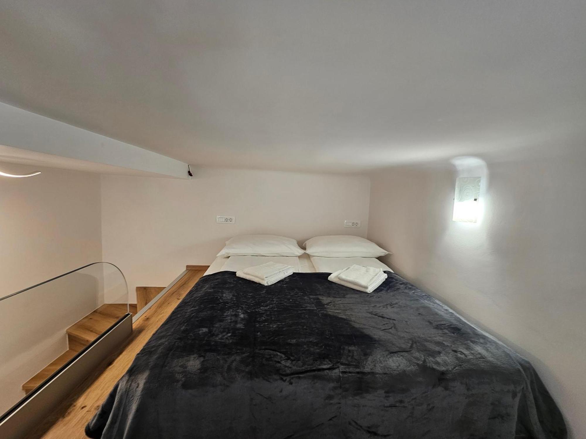 Apartment Sviti Touras By Town Hall