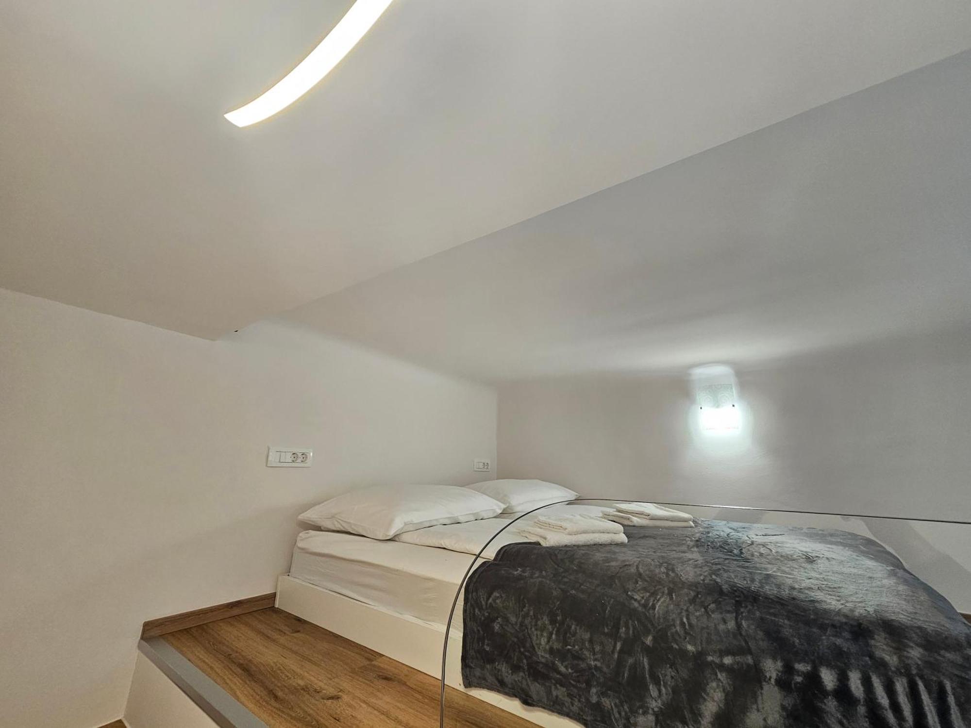 Apartment Sviti Touras By Town Hall