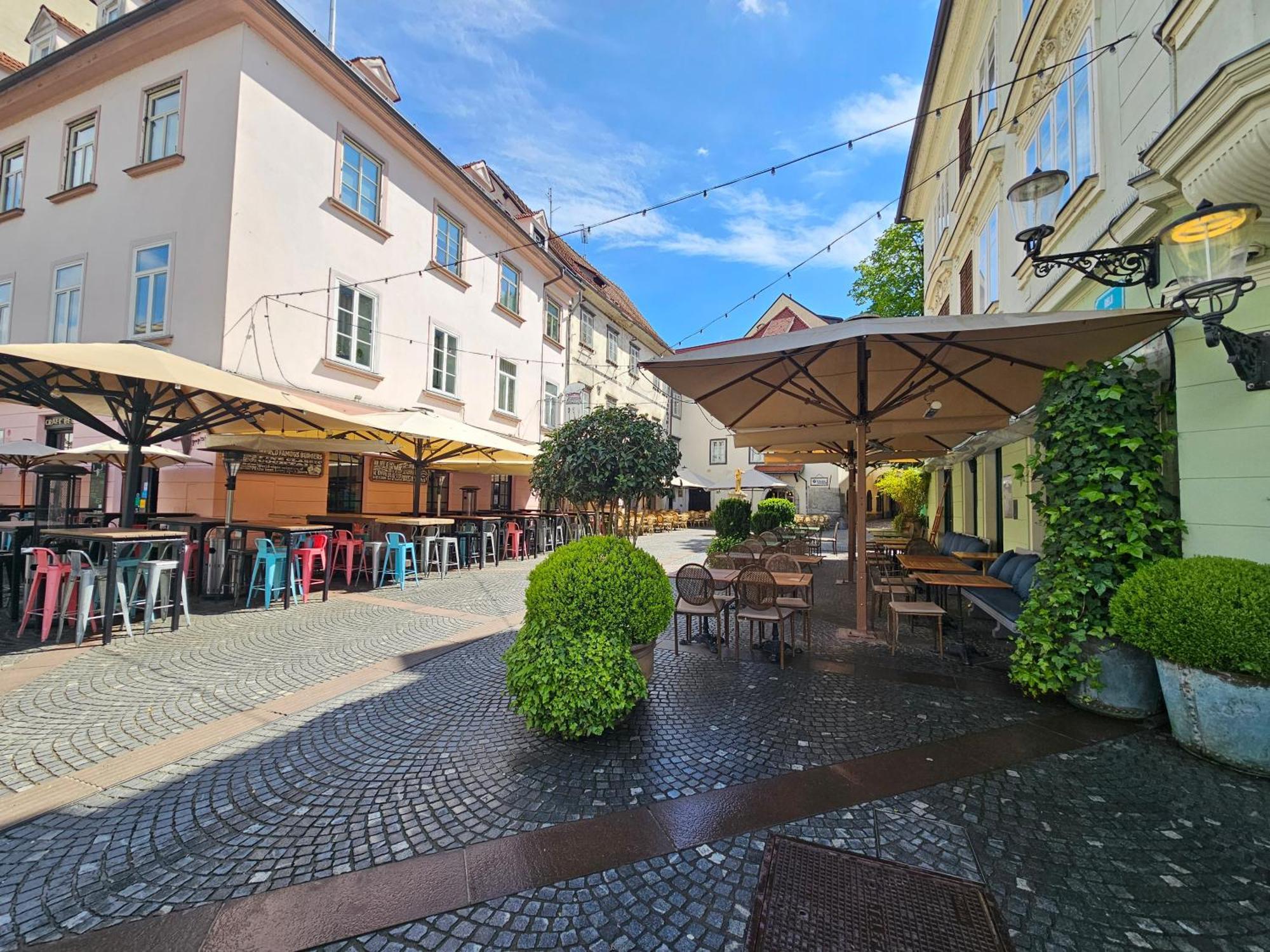 Sviti Touras By Town Hall
