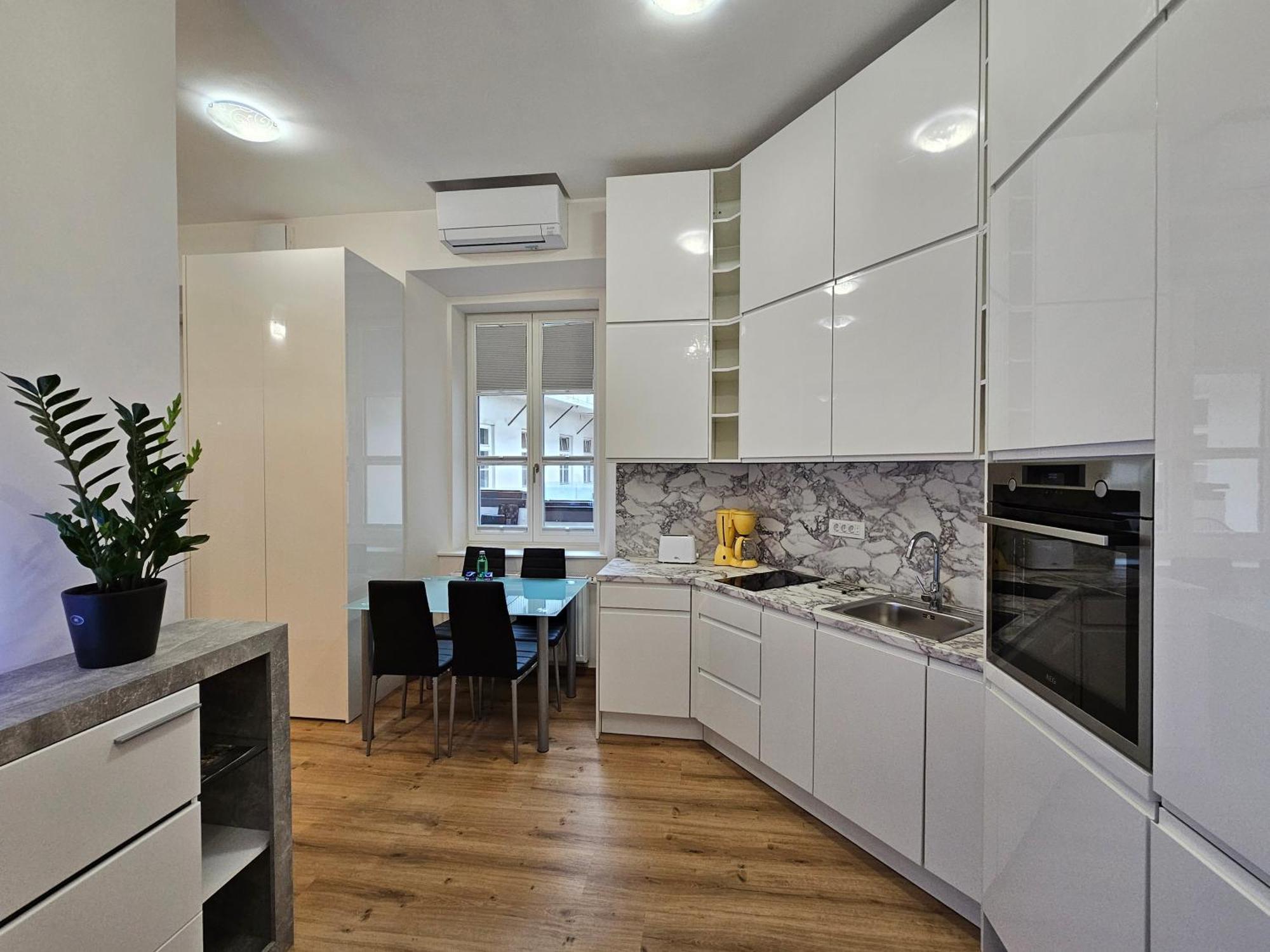 Sviti Touras By Town Hall Apartment